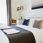 & - Town Hall Appartement
