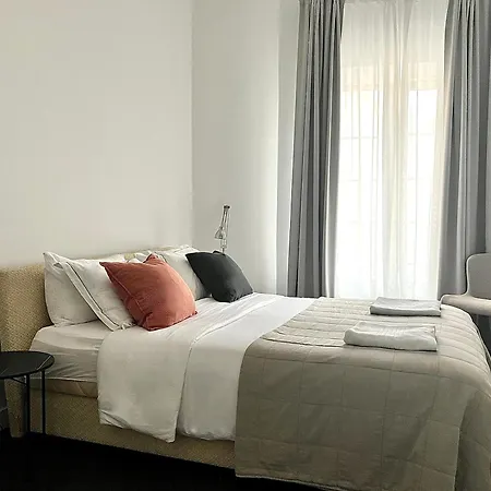 & - Town Hall Apartment