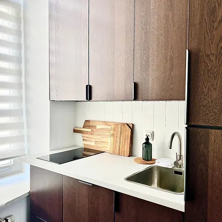 & - Town Hall Apartment *