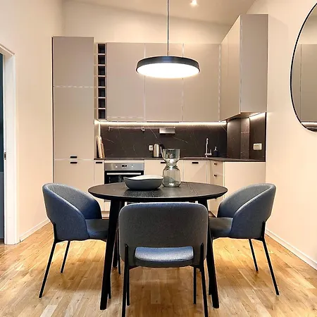 & - Town Hall Apartamento