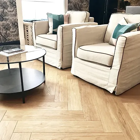 & - Town Hall Lägenhet *