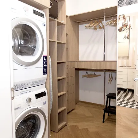 Lägenhet & - Town Hall