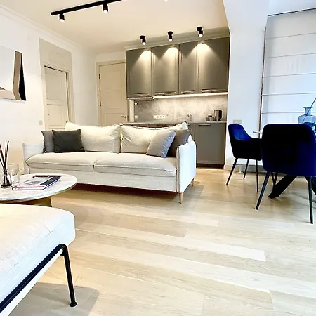 Lägenhet & - Town Hall