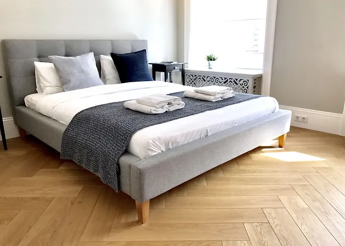 & - Town Hall וילנה