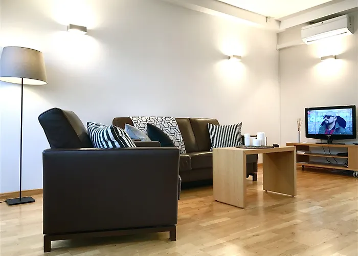 & - Town Hall וילנה