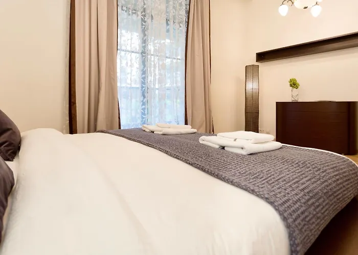 & - Town Hall Apartamento