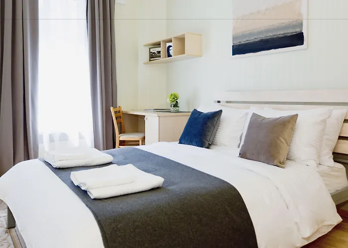 & - Town Hall Apartamento