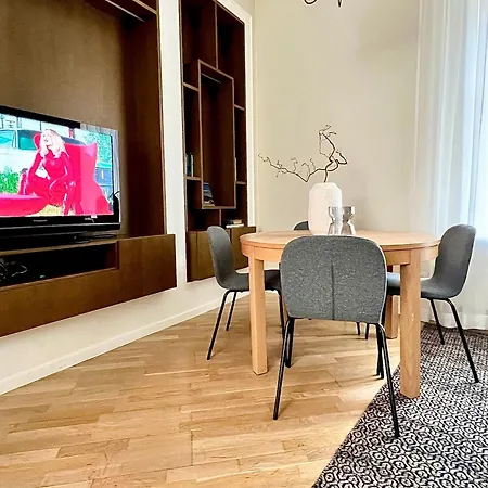 Apartament & - Town Hall *