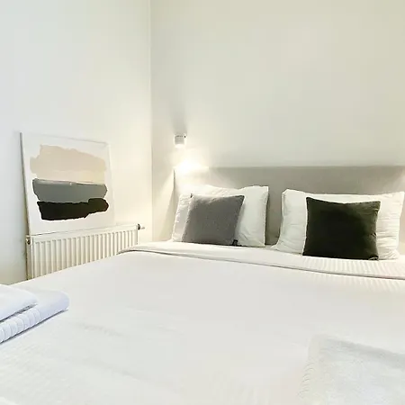 & - Town Hall Апартаменты *