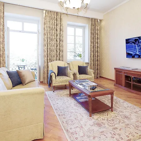 Апартаменты & - Town Hall *