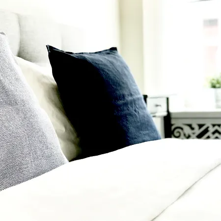 & - Town Hall Апартаменты