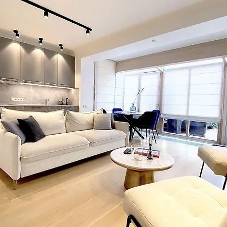 Апартаменты & - Town Hall *