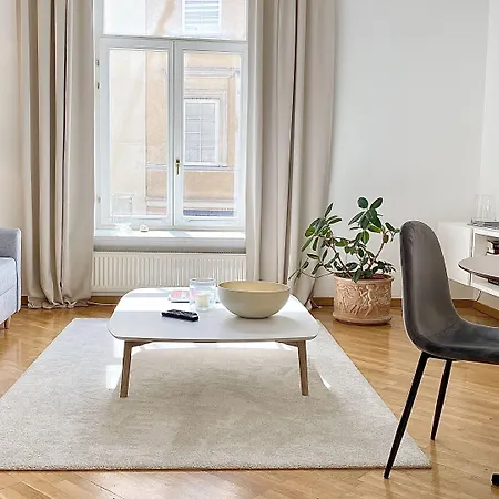 & - Town Hall Апартаменты