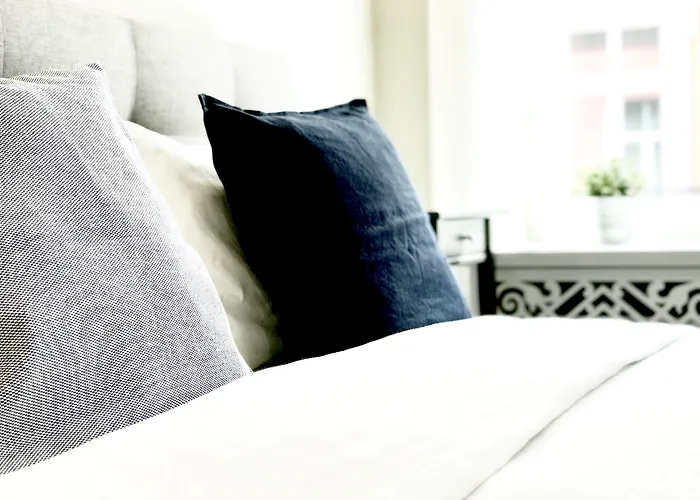 & - Town Hall Apartamento